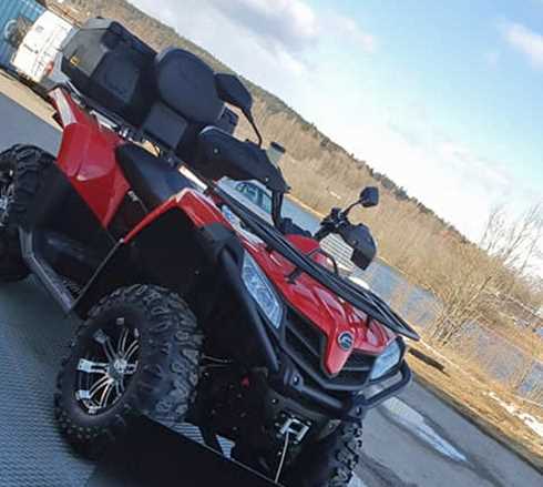 Röd fyrhjuling CF Moto CForce 520L stulen i Bollstabruk norr om Kramfors